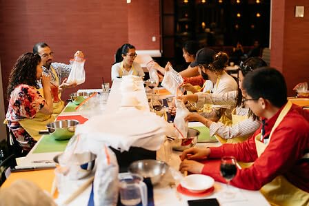 WONDERBOX – Experience Gift – Foodie Masterclass – 1 Cooking, Baking or Tasting Class led by a Chef - Find Original Gift
