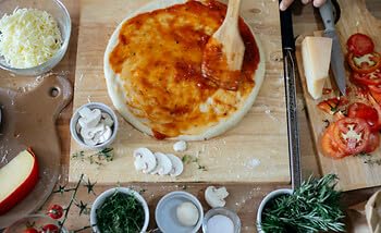 WONDERBOX – Experience Gift – Foodie Masterclass – 1 Cooking, Baking or Tasting Class led by a Chef - Find Original Gift
