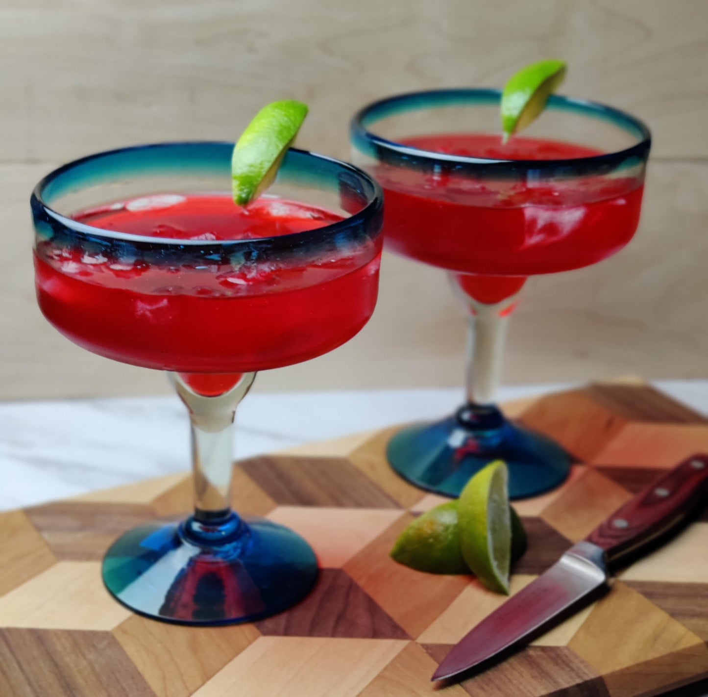 Dos Sueños Mexican Hand Blown Glass Drinkware Set - Includes Pitcher (84oz) and 4 Margarita Glasses (16oz) – Aqua Rim