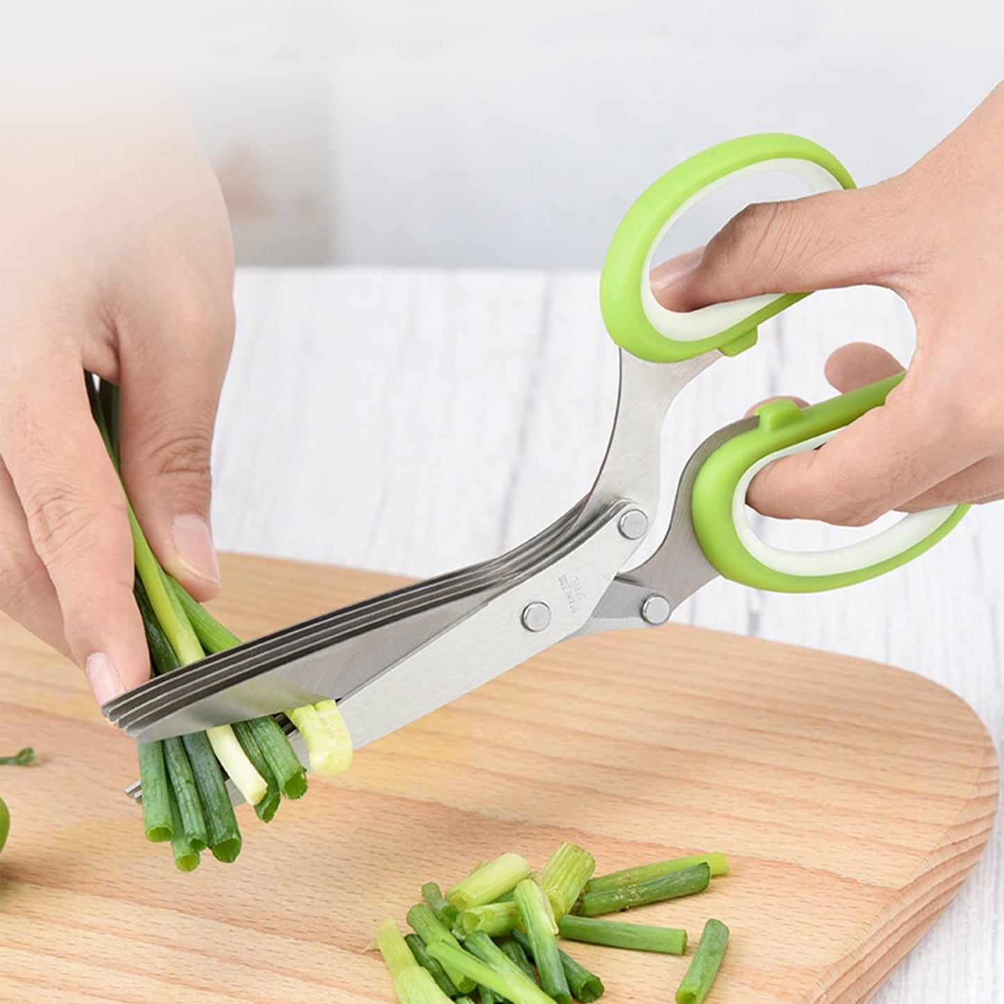 SimpleKitchen Gourmet Herb Scissors Set Multipurpose Cutting Shears with Stainless Steel 5 Blades, Herb Stripper, Safety Cover Cleaning Comb for Cutting Cilantro Onion Salad (Green)