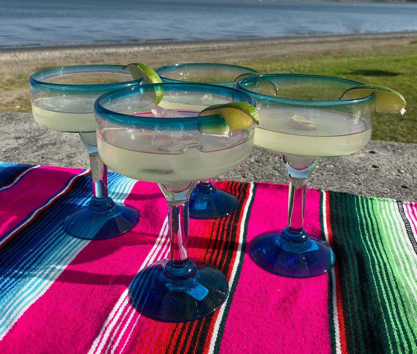 Dos Sueños Mexican Hand Blown Glass Drinkware Set - Includes Pitcher (84oz) and 4 Margarita Glasses (16oz) – Aqua Rim